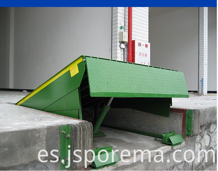 hydraulic dock leveler